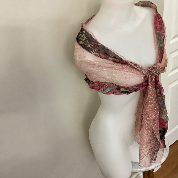 Pink Lace Fancy Scarf Excellent Condition - Picture 11 of 13